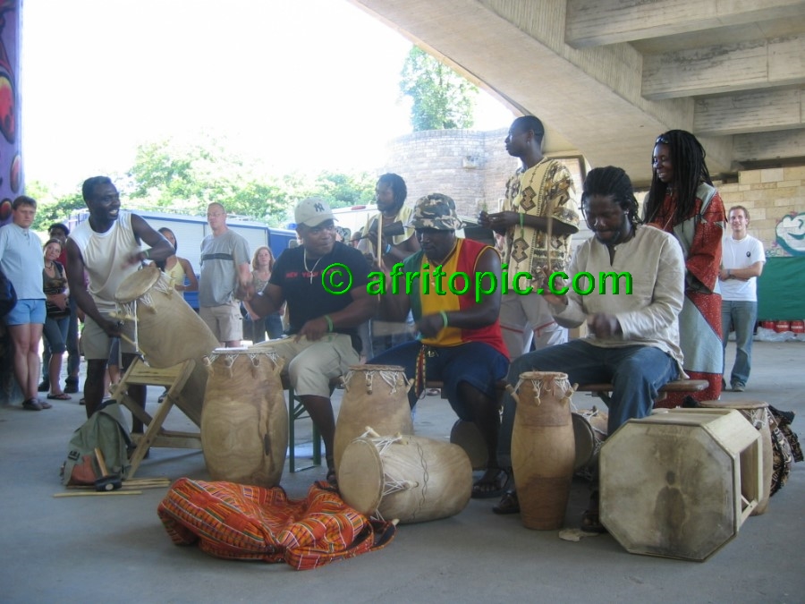 ../Images/AfricaFestival-28-29May05 134.jpg